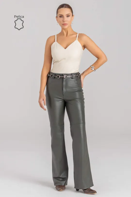 Calça Flare em Couro Pelica Musgo