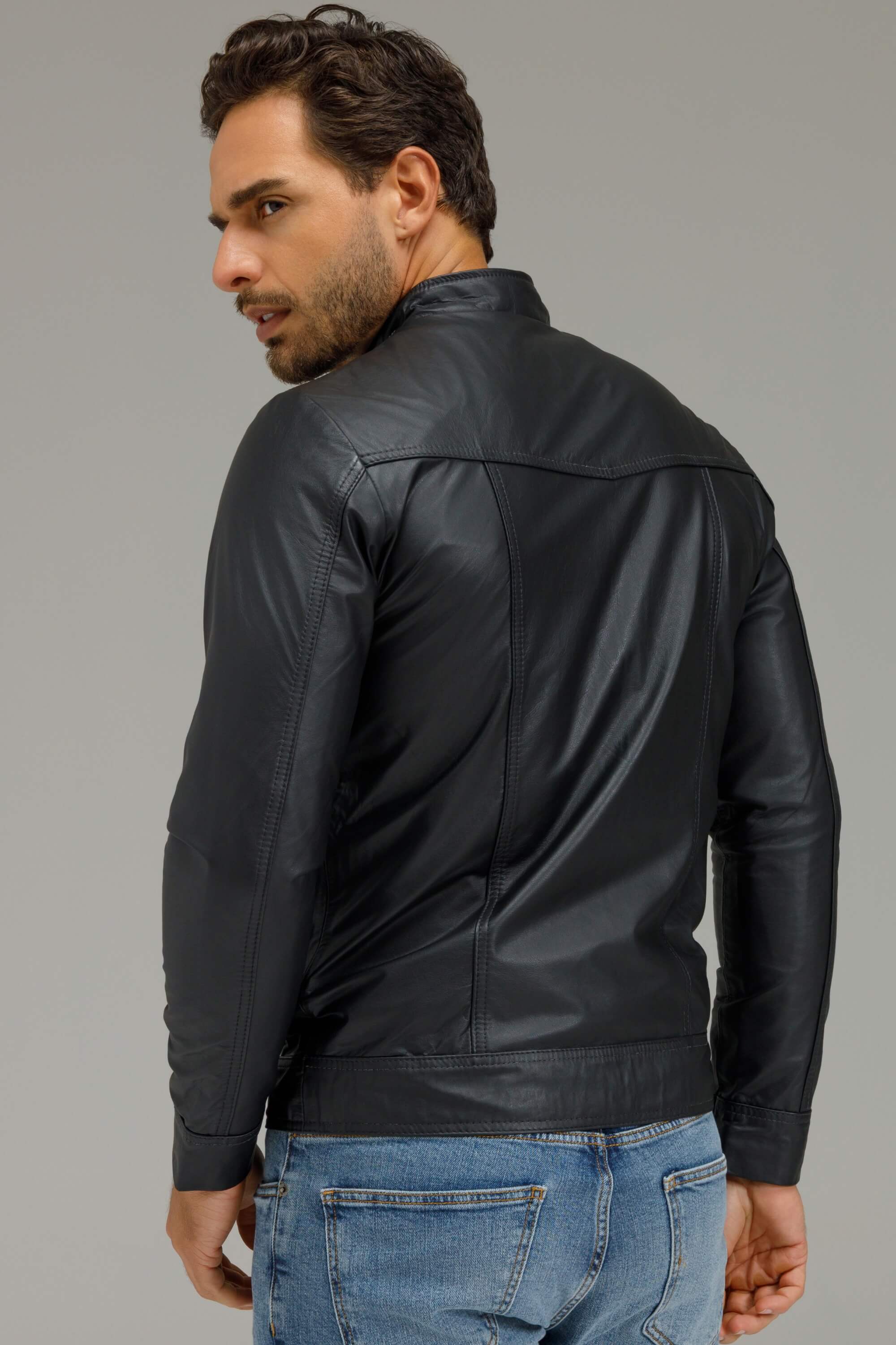 Jaqueta de Couro Slim Preta Levi – Estilo Moderno & Sofisticação JVL