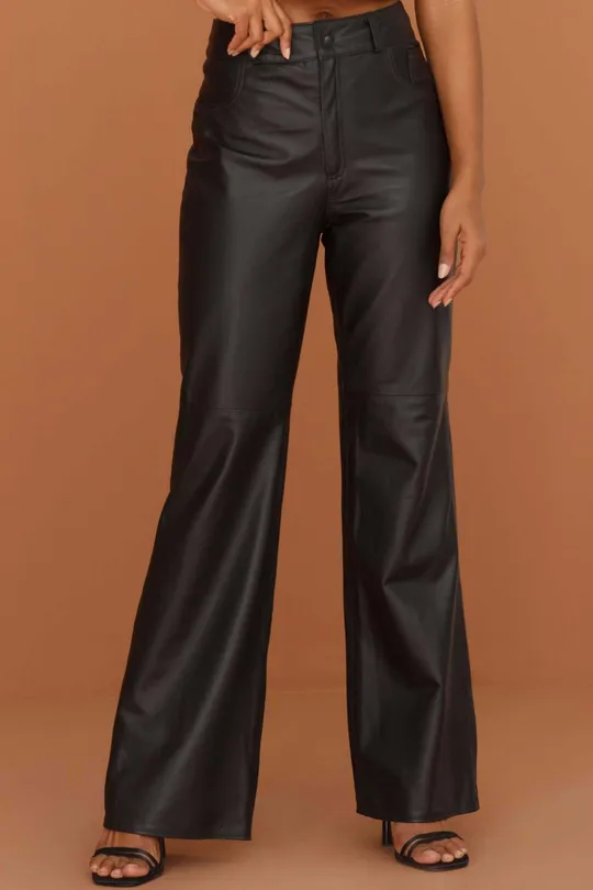 Calça Flare em Couro Pelica Preta