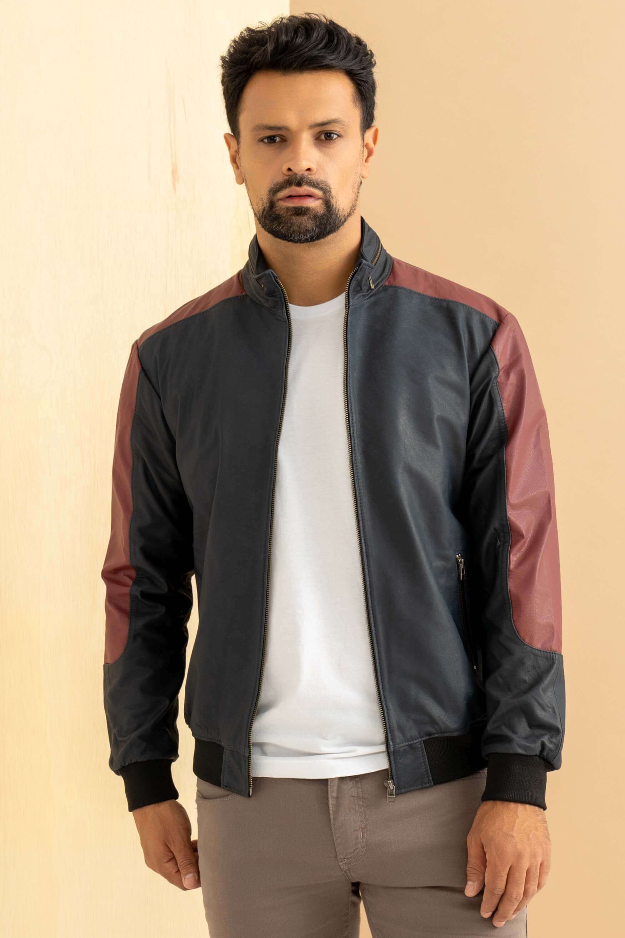 Jaqueta Bomber de Couro Bovino Marinho com Detalhes Bordô