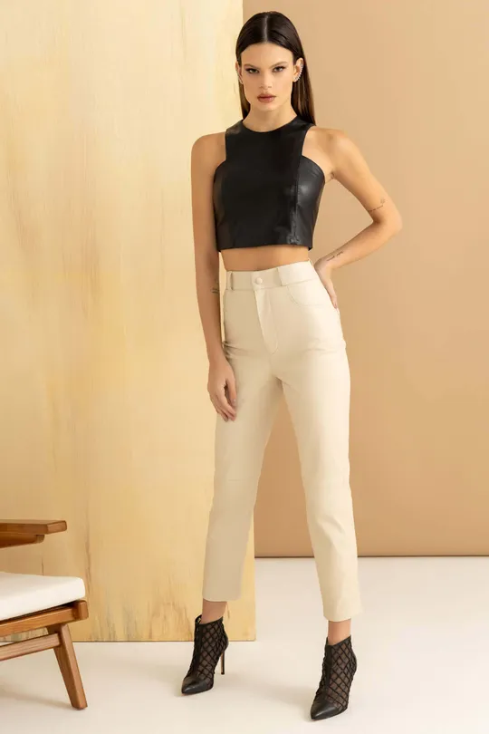 Calça Capri em Couro Pelica Off White