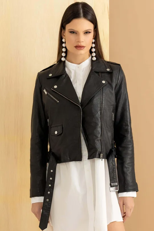 Jaqueta em Couro Pelica Preta