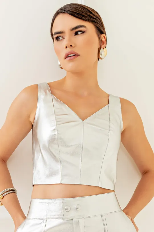 Cropped Paula em Couro Pelica Cor Prata