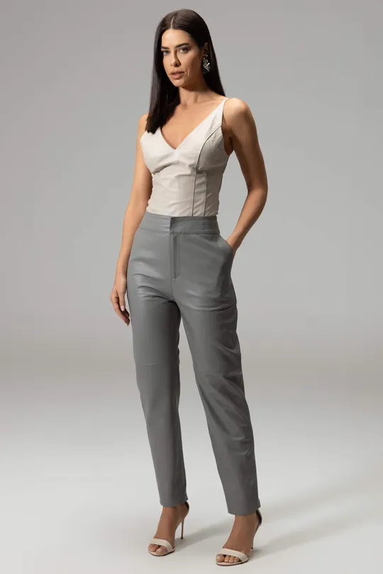 Regata Tati em Couro Pelica Cor Off White