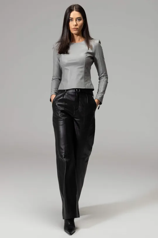Blusa Ari de Couro Pelica Cinza