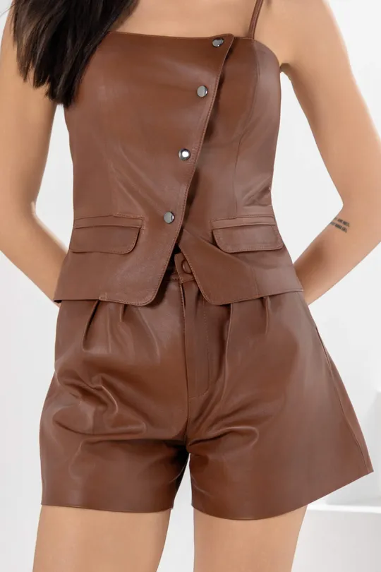 Short Anora Alfaiataria com Pregas Pelica Caramelo