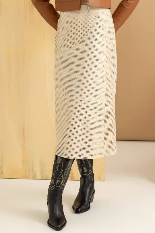 Saia Midi Perfurada em Couro Pelica Off White