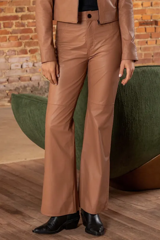 Calça Flare em Couro Mocca
