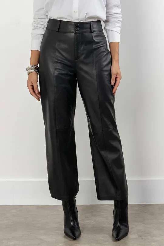 Calça Cris em Couro Pelica Preta