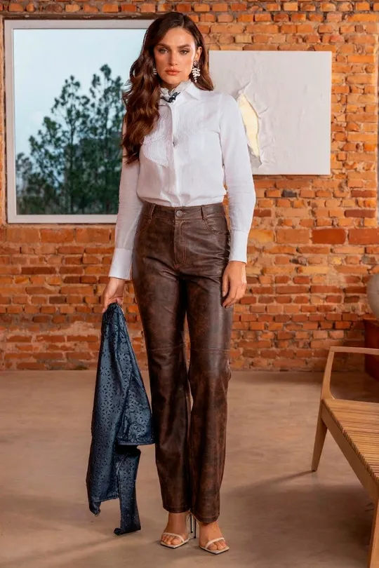 Calça Flare em Couro Camel