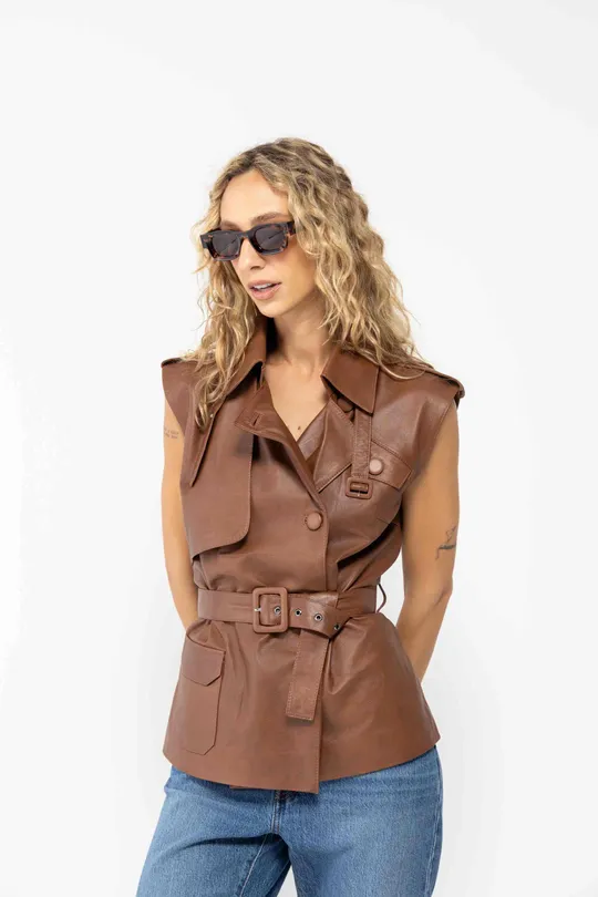 Colete Utilitario Billie Pelica Caramelo