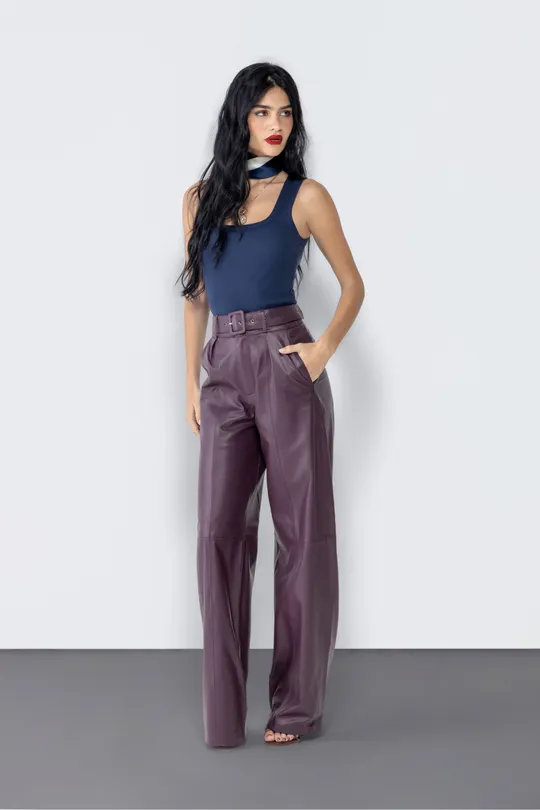 Calça Joane de Couro Pelica Uva Calça Joane de Couro Pelica Uva